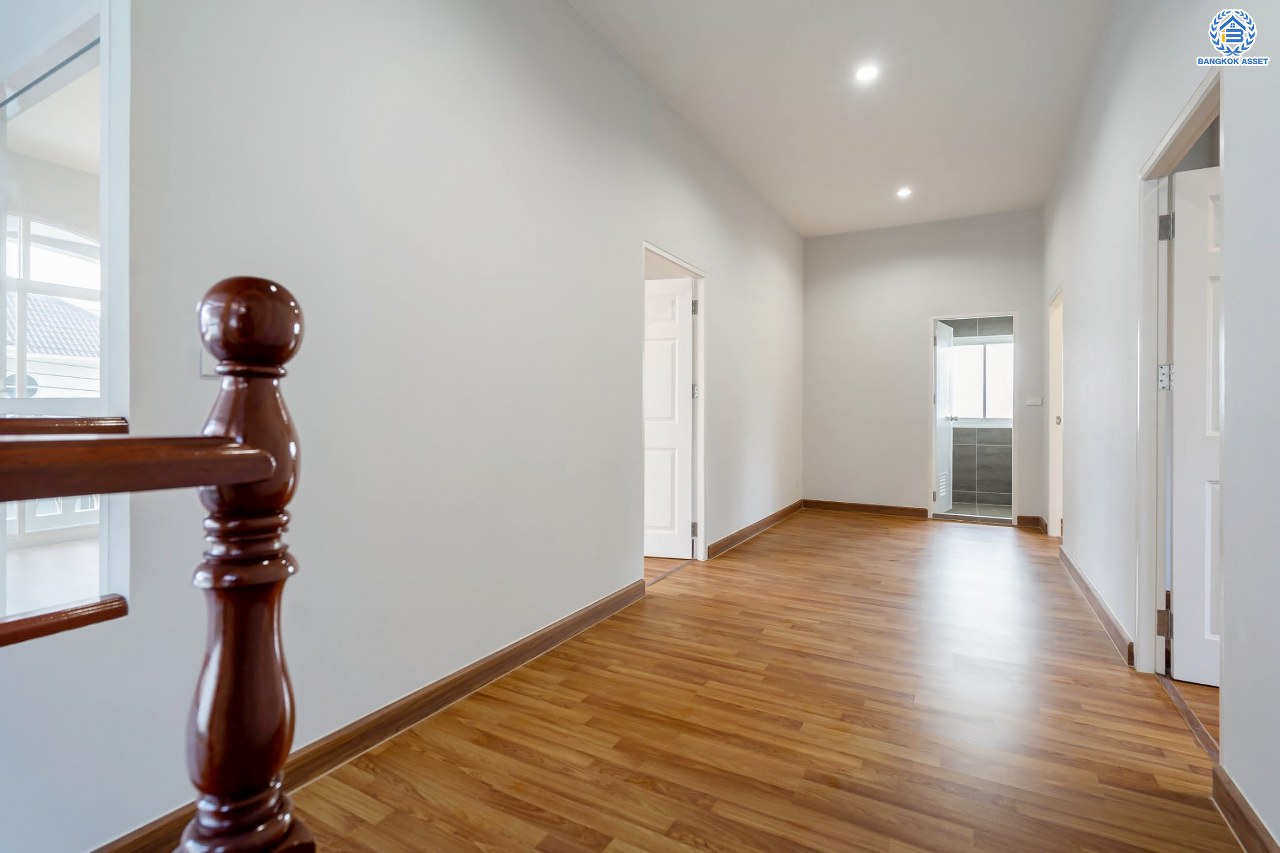 บ้านมือสองตกแต่งใหม่ โครงการ รัชชา2 บางใหญ่ เนื้อที่ 60 ตร.ว. ฟังก์ชัน 3 ห้องนอน 3 ห้องน้ำ 1 ห้องอเนกประสงค์ จอดรถได้ 2 คัน บนทำเลใกล้ถนนใหญ่เพียง 100 เมตร เชื่อมต่อถ.กาญจนาภิเษก ใกล้เซ็นทรัลเวสต์เกต ทางด่วน "ศรีรัช" และรถไฟฟ้าสายสีม่วง "สถานีสามแยกบางใหญ่"